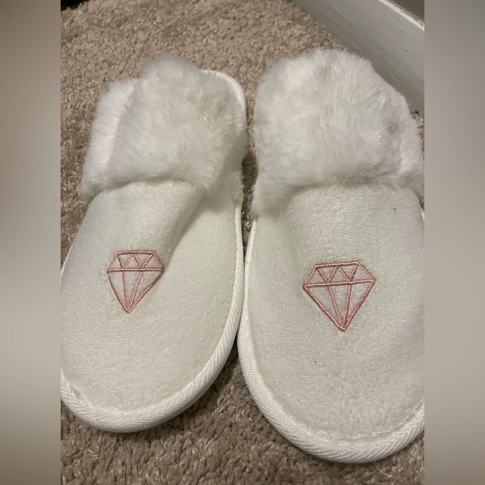 Dimond Slippers - Picture 2 of 3